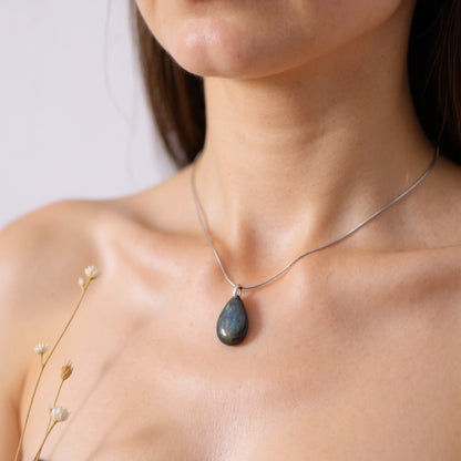 Collier Ombre Irisée — Labradorite